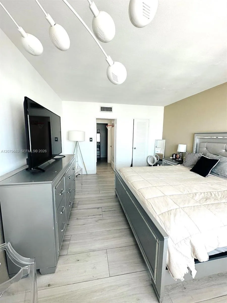 1000 West Ave #PH27 Miami Beach, FL 33139