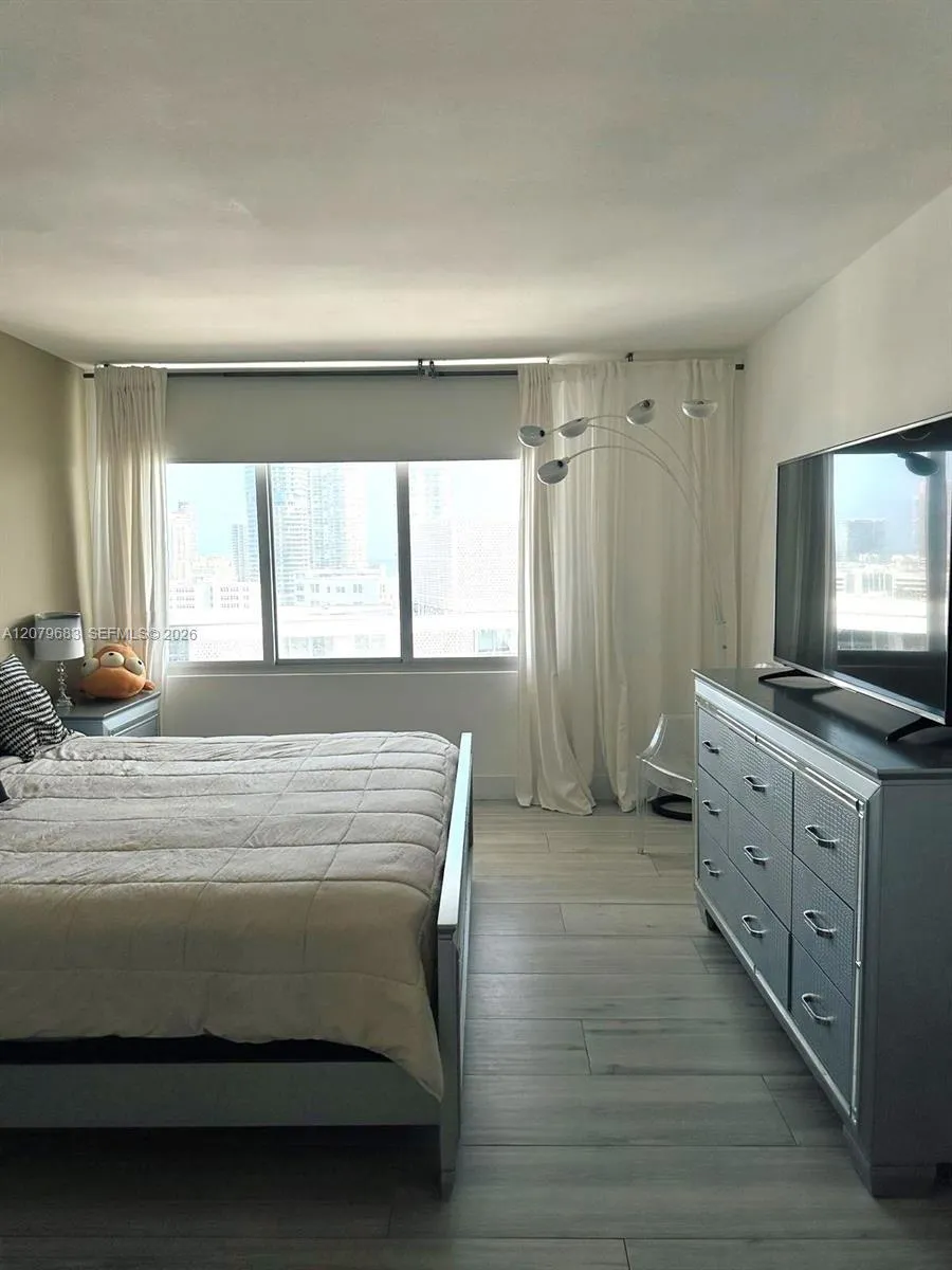 1000 West Ave #PH27 Miami Beach, FL 33139