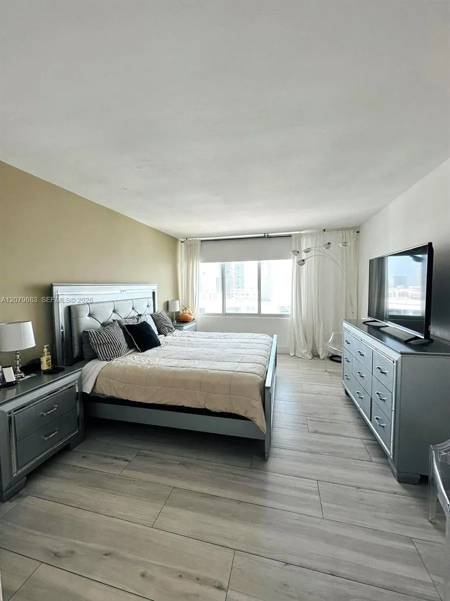 1000 West Ave #PH27 Miami Beach, FL 33139