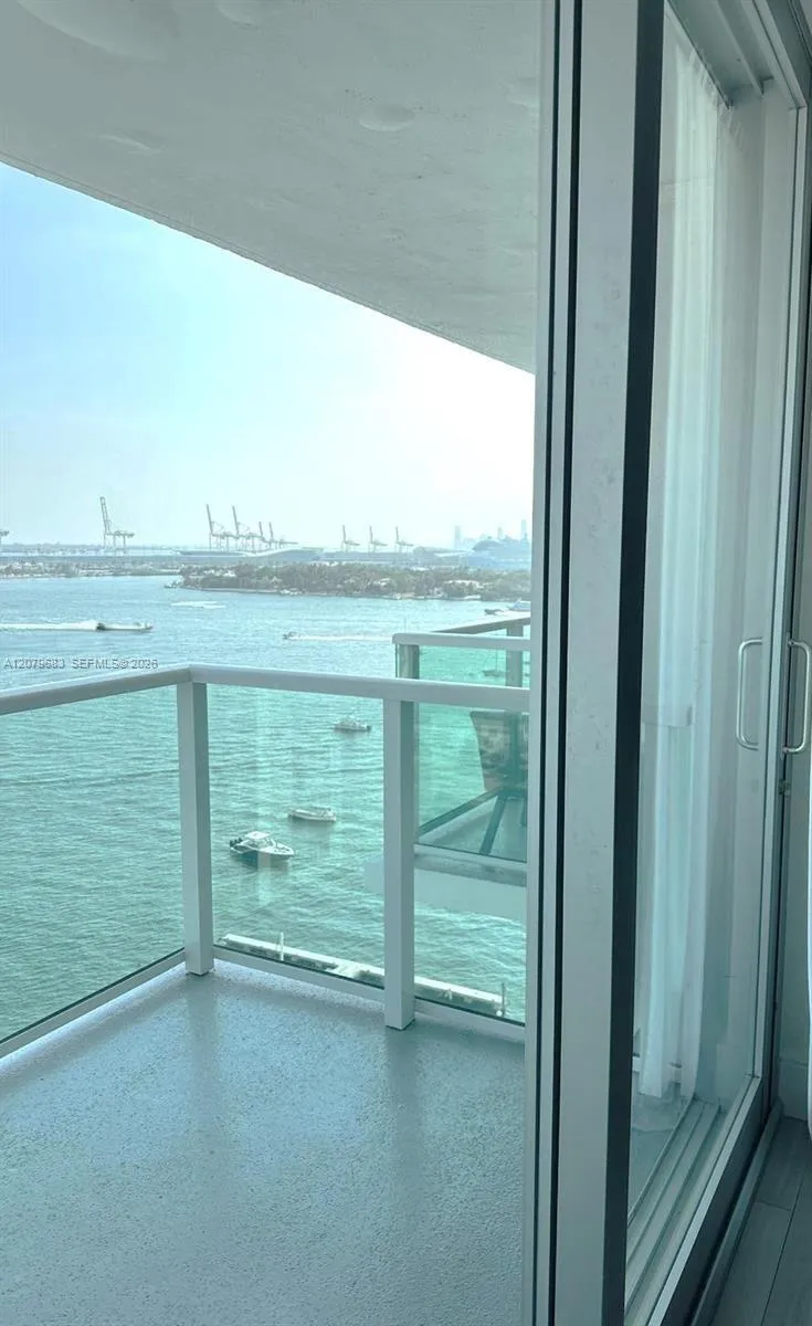1000 West Ave #PH27 Miami Beach, FL 33139
