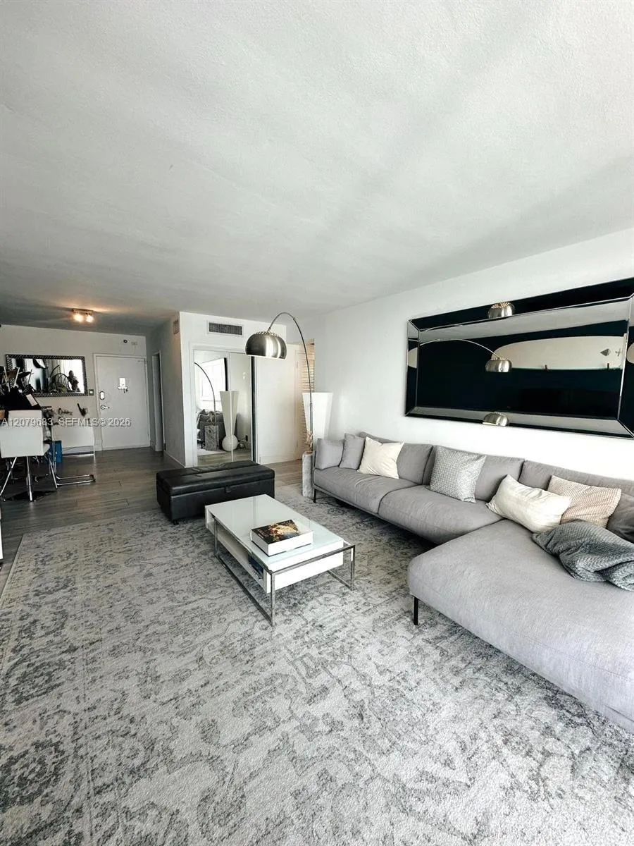 1000 West Ave #PH27 Miami Beach, FL 33139