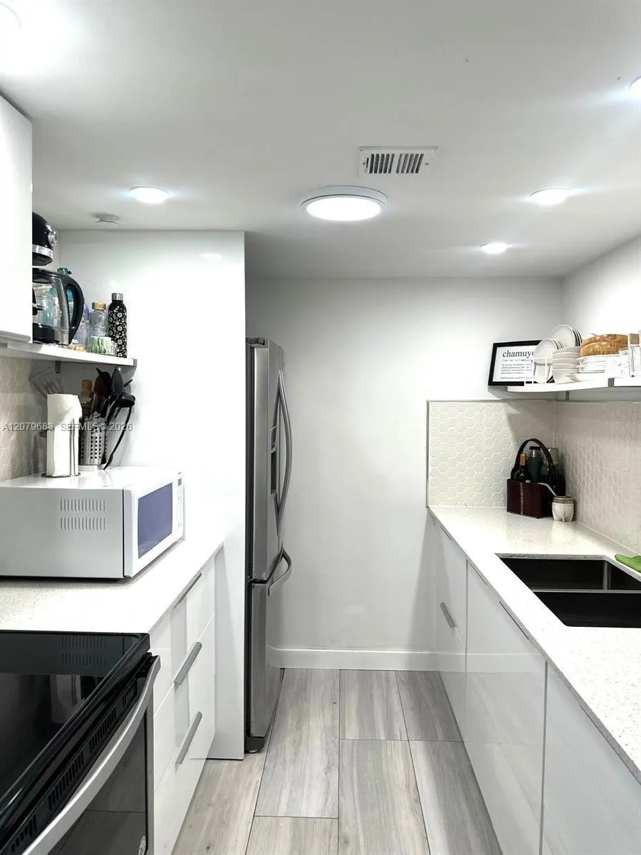 1000 West Ave #PH27 Miami Beach, FL 33139