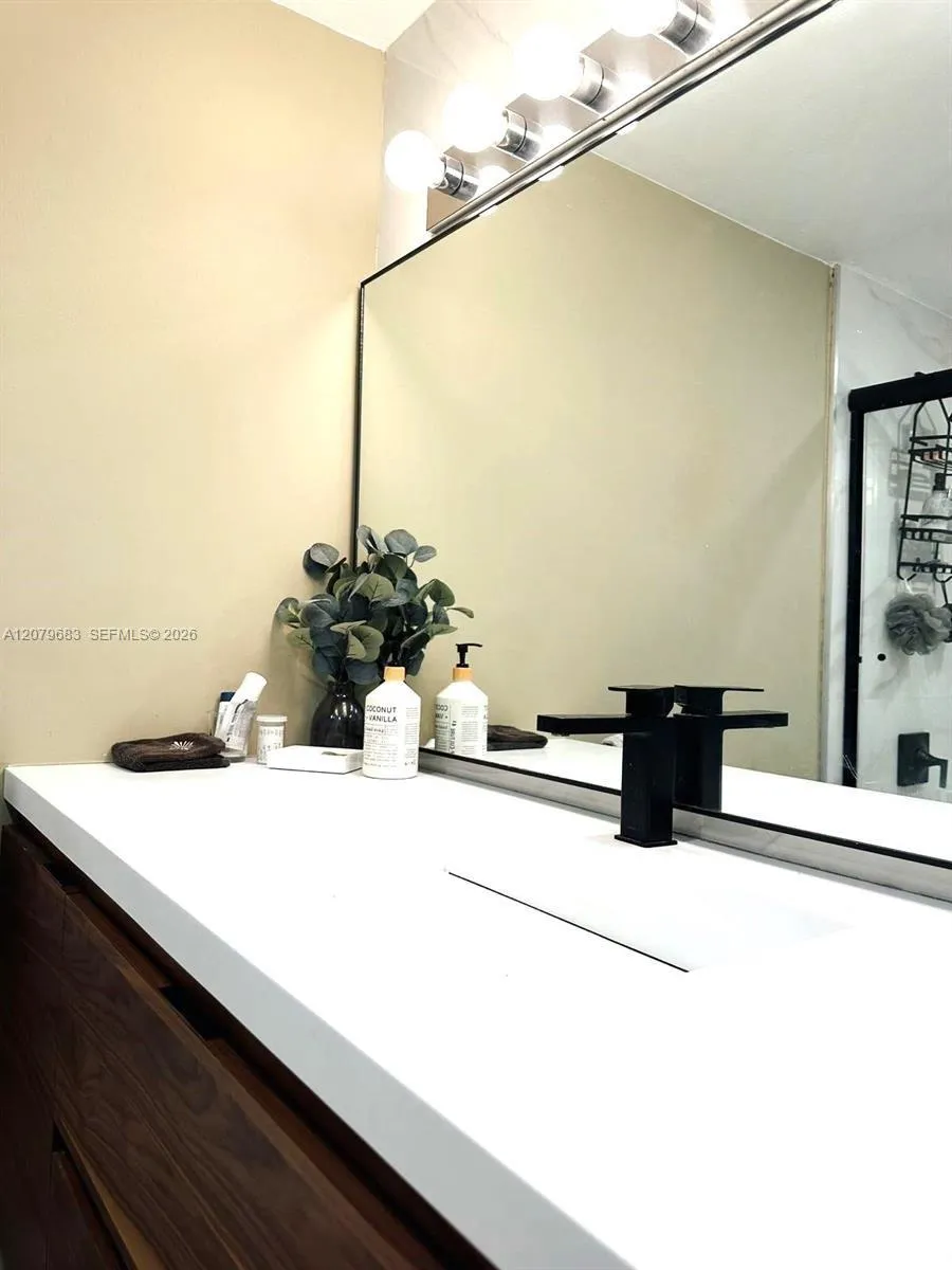 1000 West Ave #PH27 Miami Beach, FL 33139