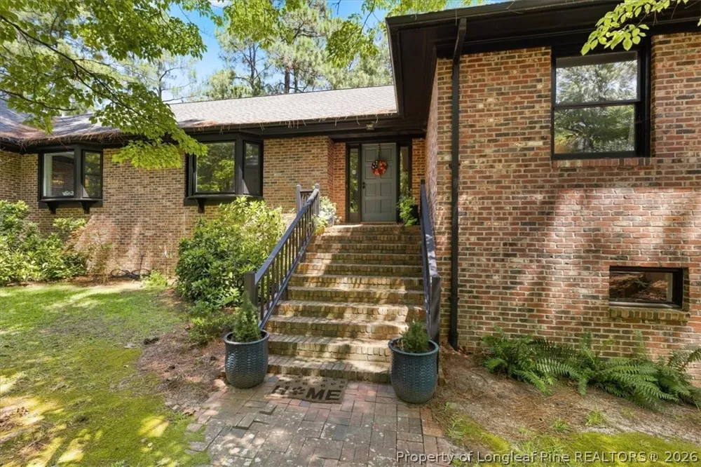 1235 E Hedgelawn Way Southern Pines, NC 28387