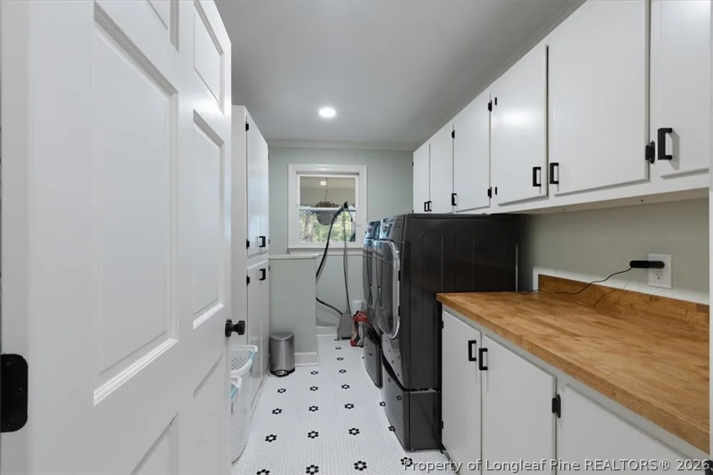 1235 E Hedgelawn Way Southern Pines, NC 28387