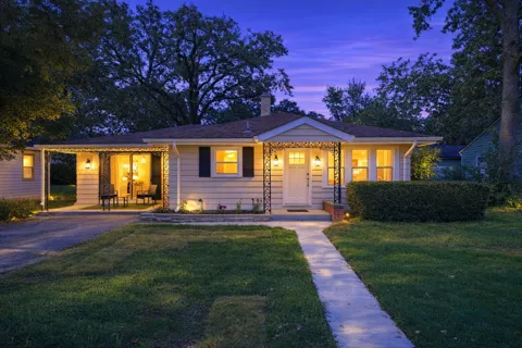 1020 E 61st Place