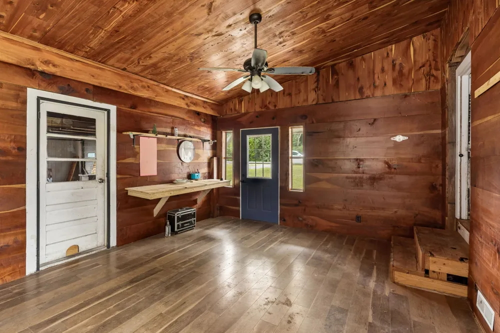 2270 Fall River Rd Leoma, TN 38468