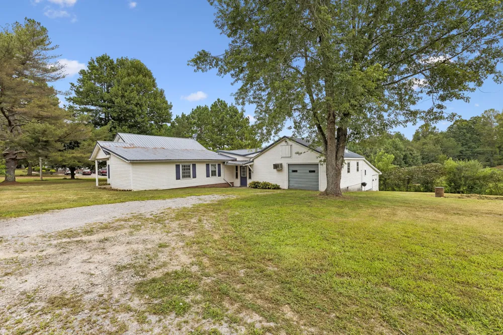 2270 Fall River Rd Leoma, TN 38468