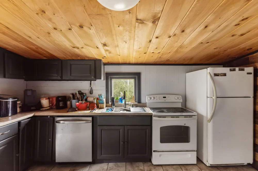 2270 Fall River Rd Leoma, TN 38468