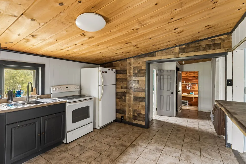 2270 Fall River Rd Leoma, TN 38468