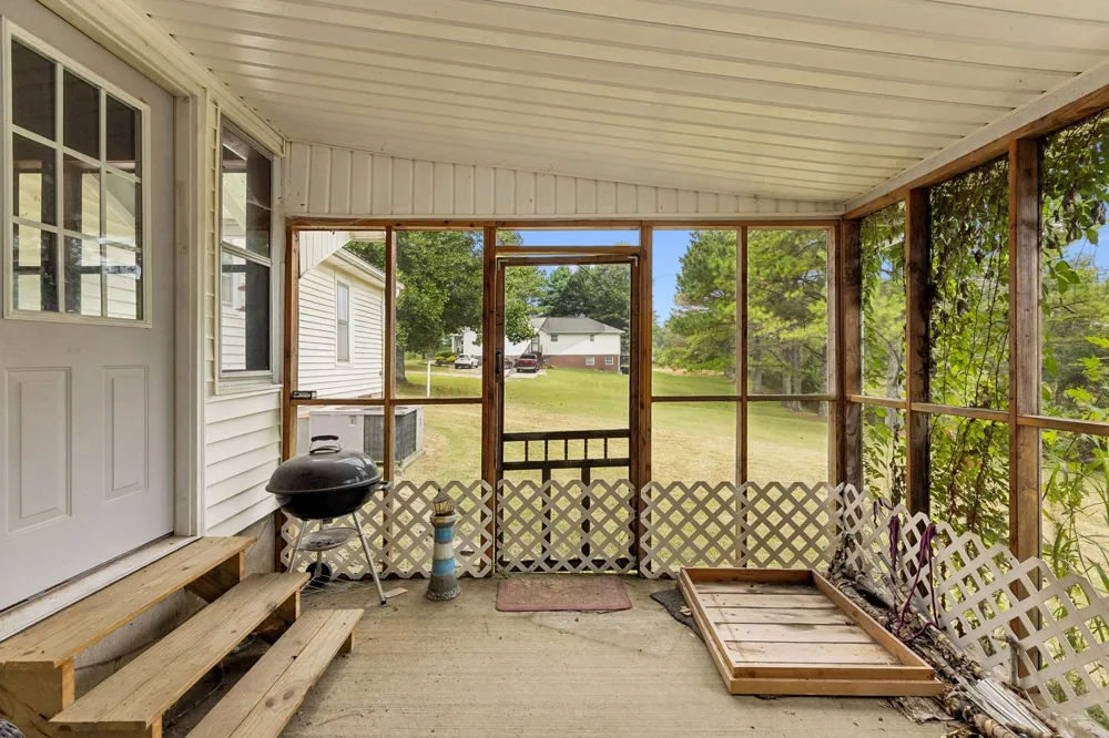 2270 Fall River Rd Leoma, TN 38468