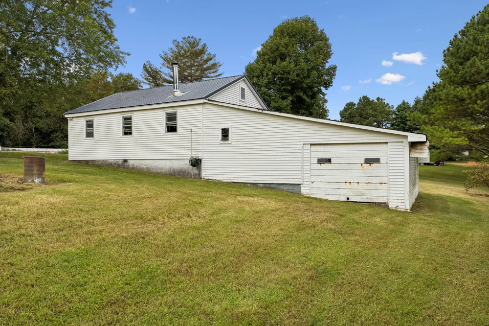 2270 Fall River Rd Leoma, TN 38468