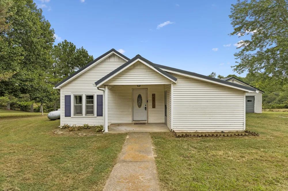 2270 Fall River Rd Leoma, TN 38468