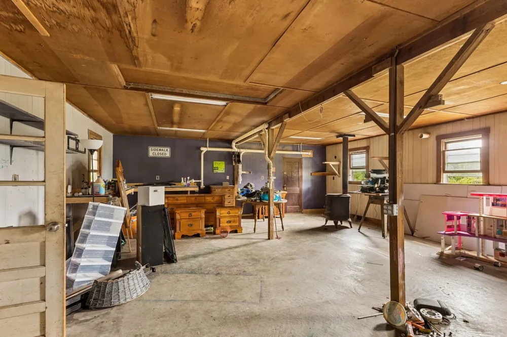 2270 Fall River Rd Leoma, TN 38468