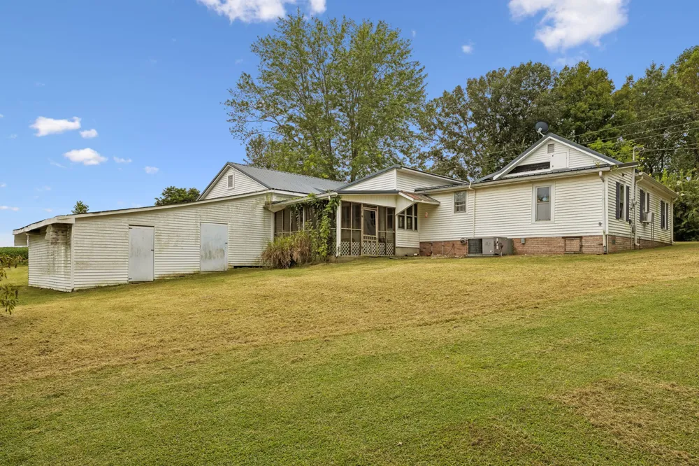 2270 Fall River Rd Leoma, TN 38468