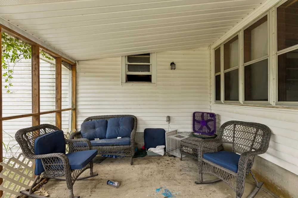 2270 Fall River Rd Leoma, TN 38468