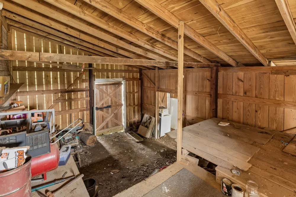 2270 Fall River Rd Leoma, TN 38468