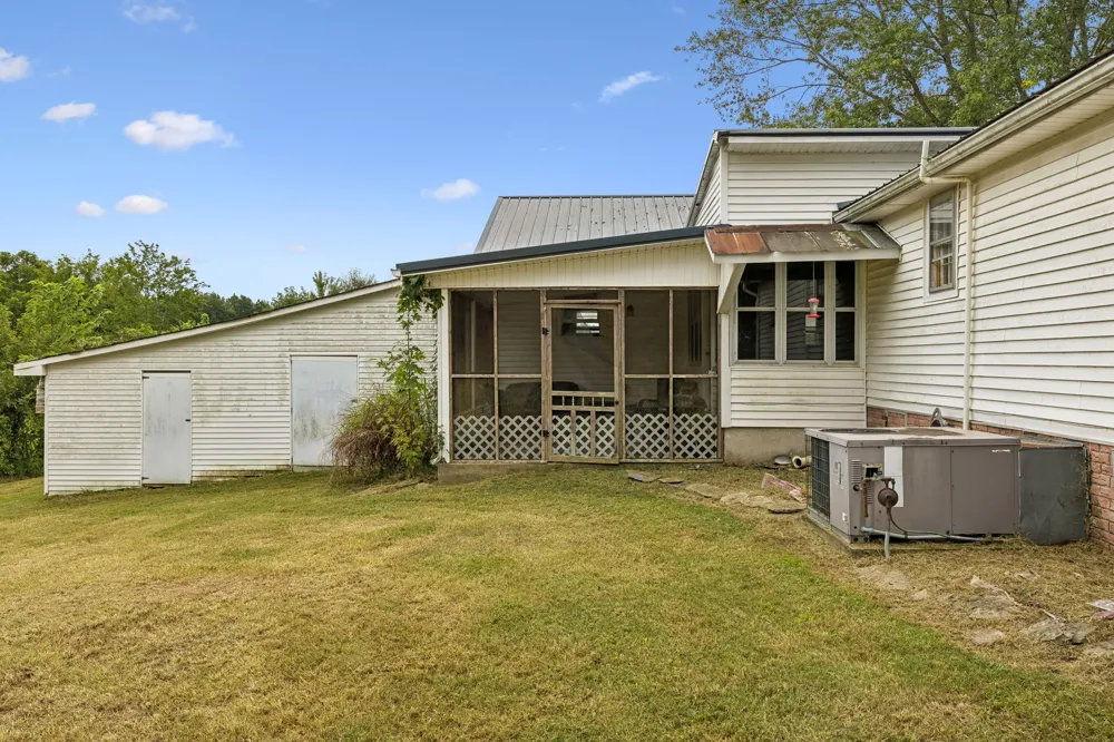 2270 Fall River Rd Leoma, TN 38468