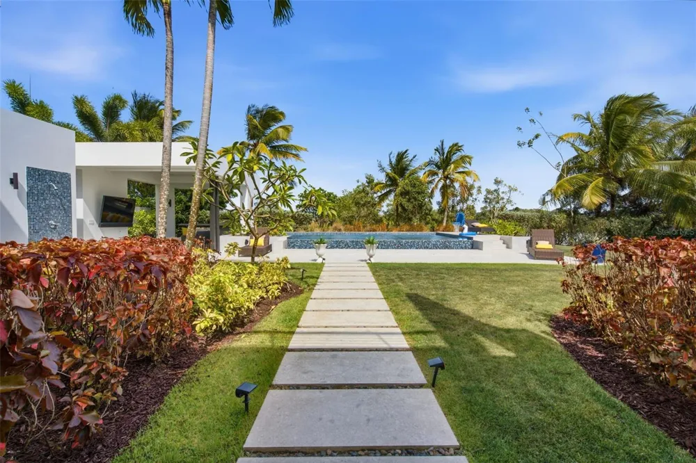 17 THE ENCLAVE Dorado, PR 00646