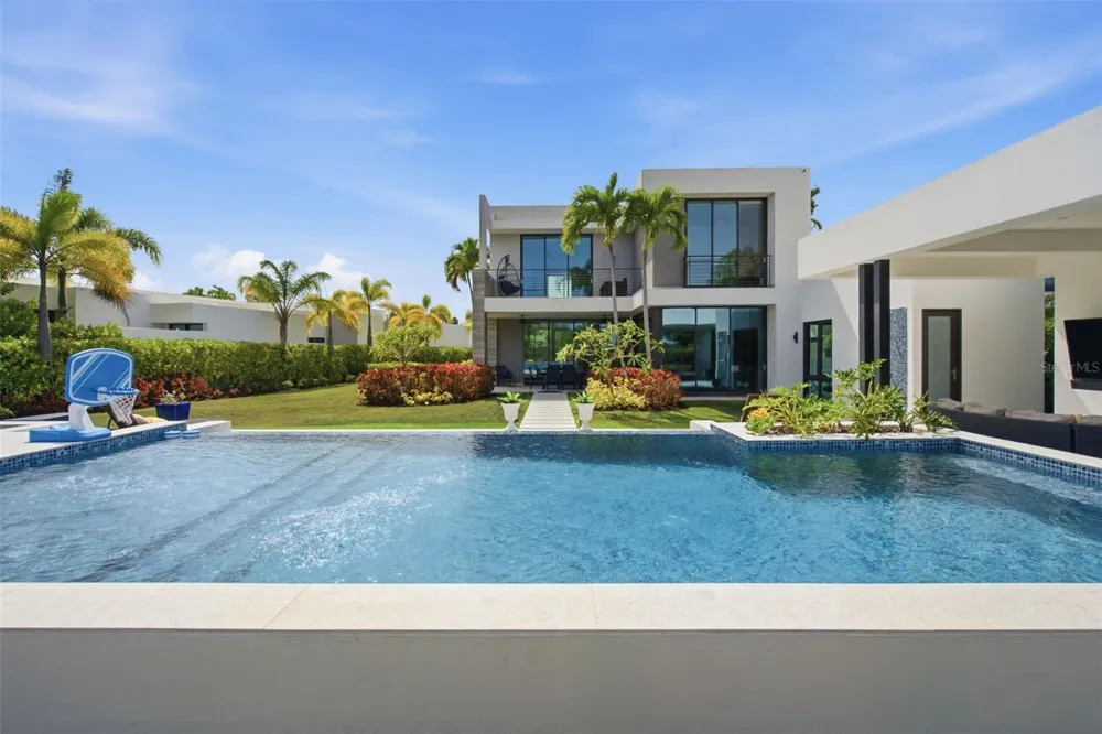 17 THE ENCLAVE Dorado, PR 00646