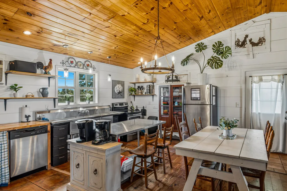 297 County Road 714 Valley Head, AL 35989