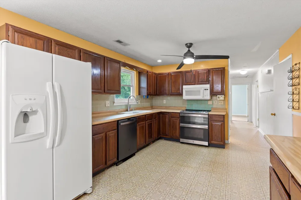 1128 Iris Drive Rossville, GA 30741