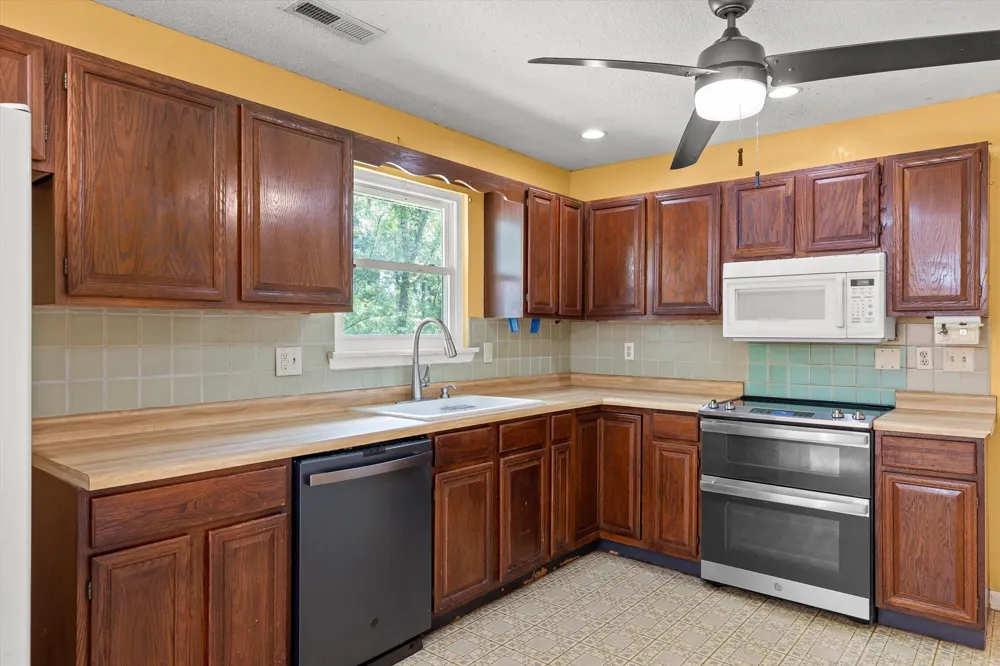 1128 Iris Drive Rossville, GA 30741