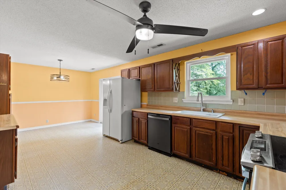 1128 Iris Drive Rossville, GA 30741