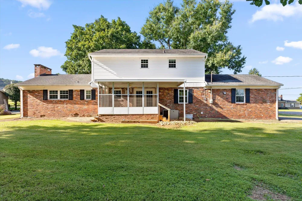 1820 W Lake Drive NW Cleveland, TN 37312
