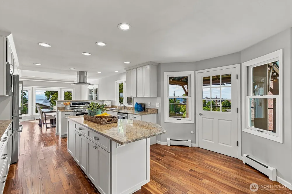 5927 Chennault Beach Drive Mukilteo, WA 98275
