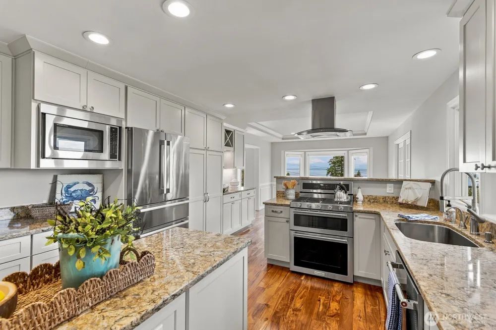 5927 Chennault Beach Drive Mukilteo, WA 98275