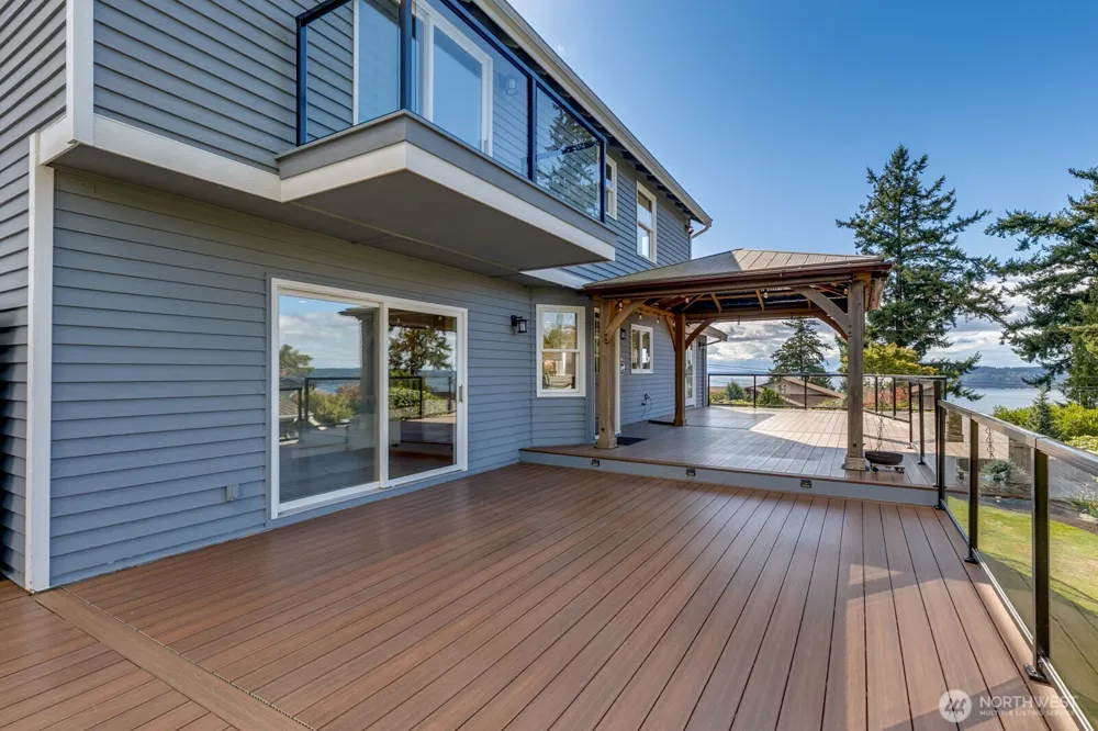 5927 Chennault Beach Drive Mukilteo, WA 98275