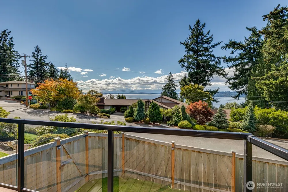 5927 Chennault Beach Drive Mukilteo, WA 98275