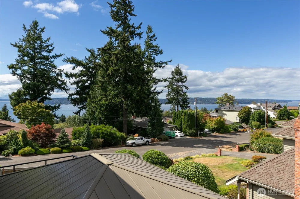 5927 Chennault Beach Drive Mukilteo, WA 98275
