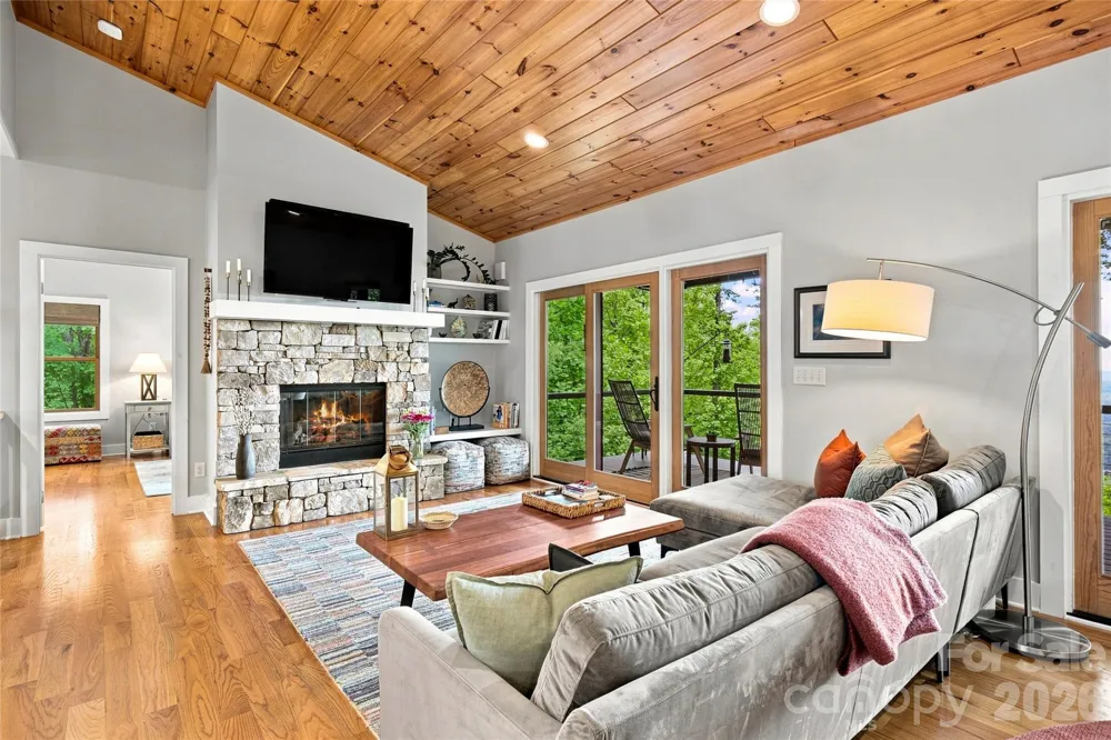 600 Tanglewood Lane Saluda, NC 28773