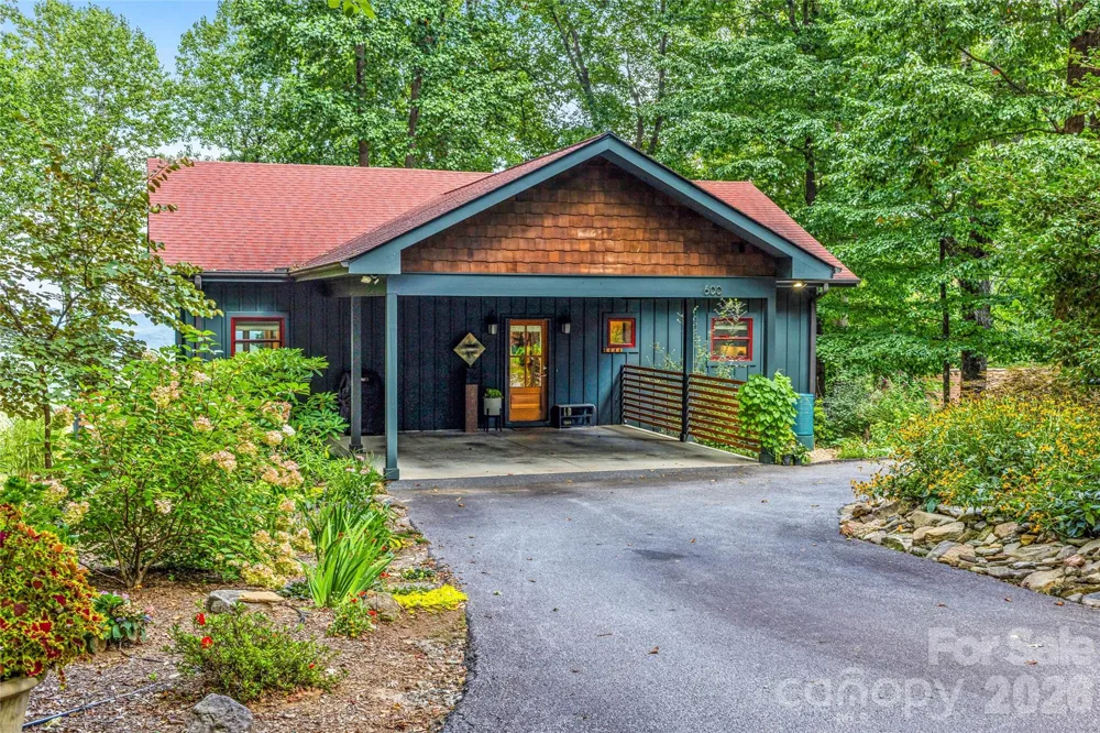 600 Tanglewood Lane Saluda, NC 28773