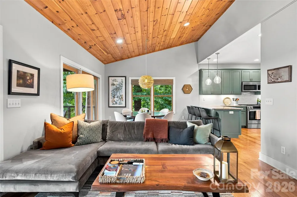 600 Tanglewood Lane Saluda, NC 28773