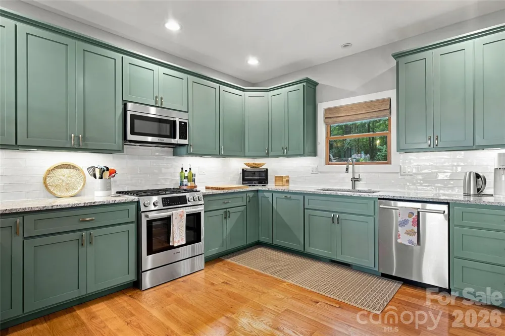 600 Tanglewood Lane Saluda, NC 28773