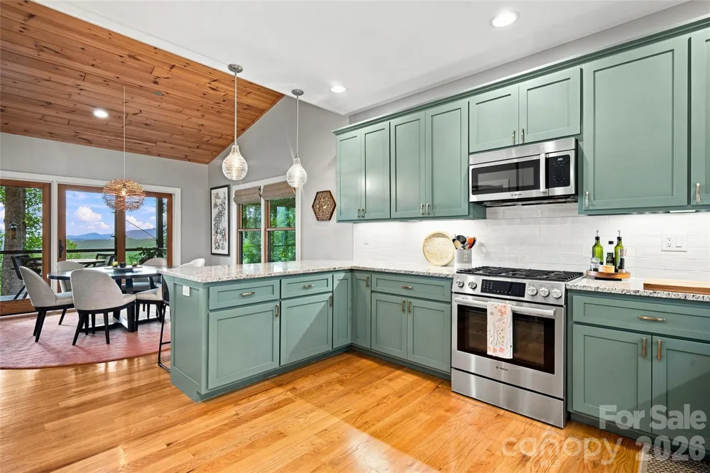 600 Tanglewood Lane Saluda, NC 28773