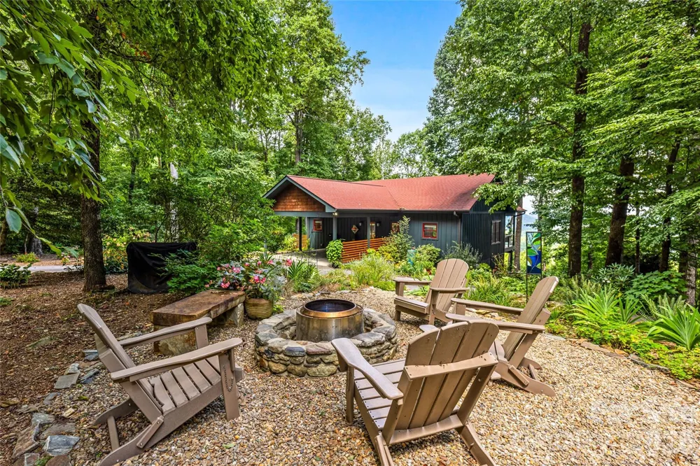 600 Tanglewood Lane Saluda, NC 28773