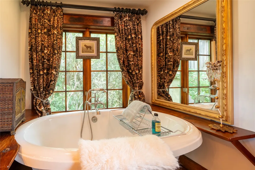 230 Toxaway Drive Lake Toxaway, NC 28747