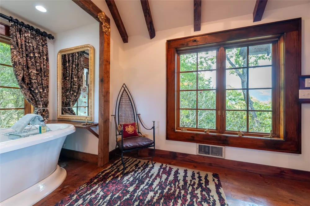 230 Toxaway Drive Lake Toxaway, NC 28747