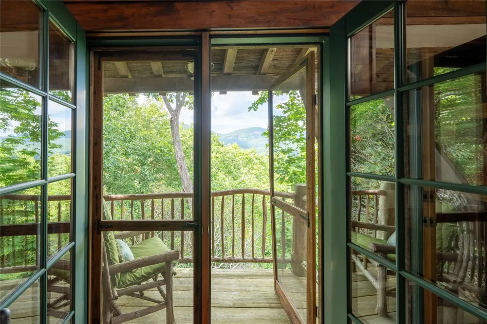 230 Toxaway Drive Lake Toxaway, NC 28747