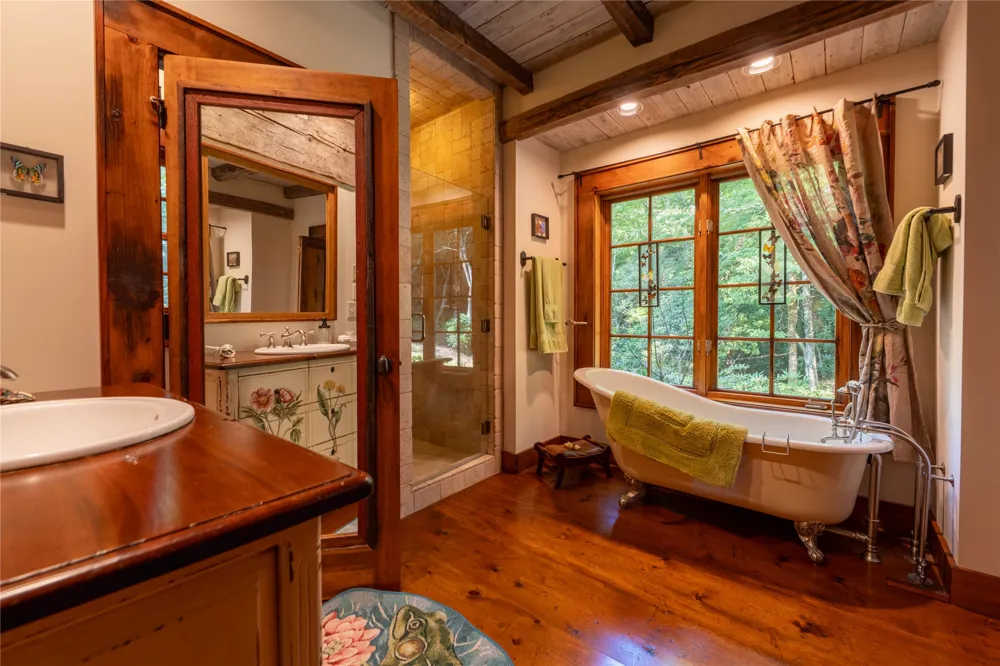 230 Toxaway Drive Lake Toxaway, NC 28747