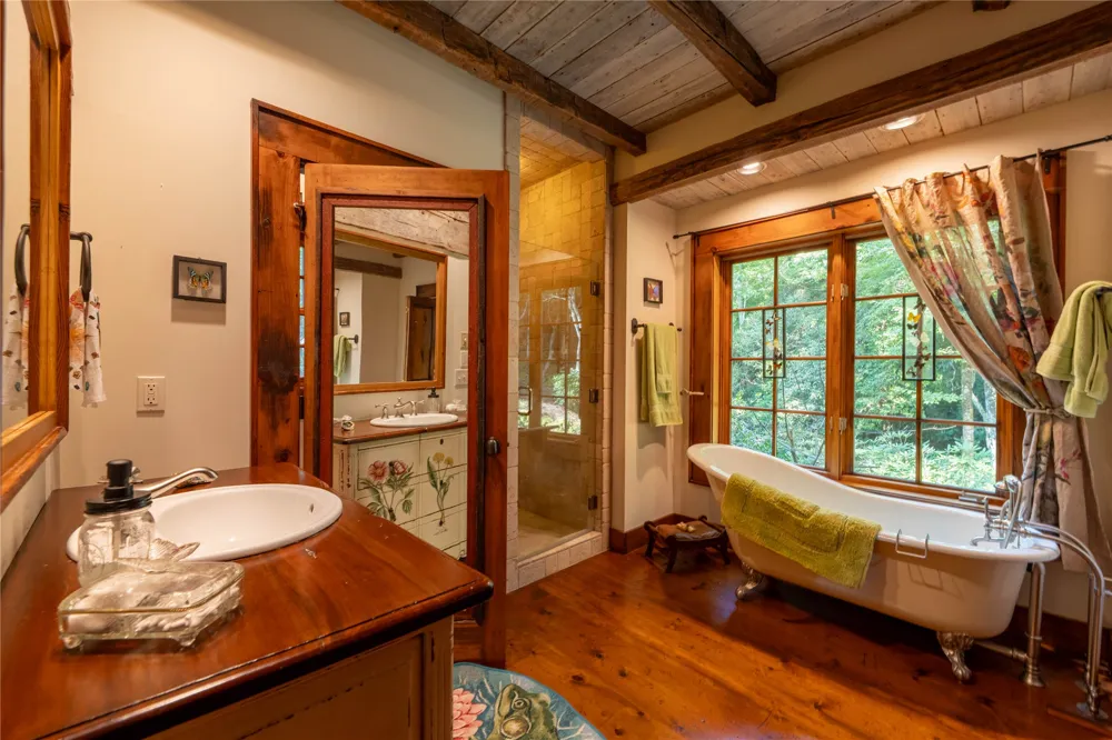 230 Toxaway Drive Lake Toxaway, NC 28747