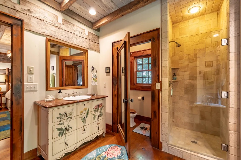 230 Toxaway Drive Lake Toxaway, NC 28747