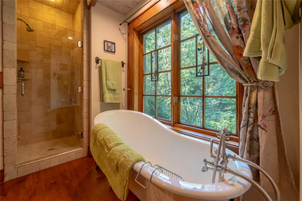 230 Toxaway Drive Lake Toxaway, NC 28747