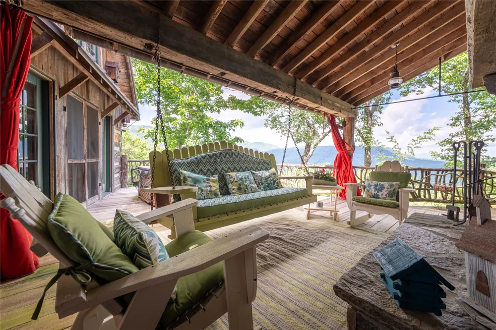 230 Toxaway Drive Lake Toxaway, NC 28747