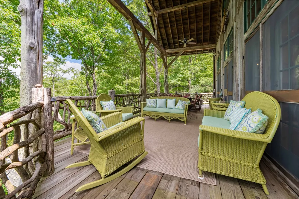 230 Toxaway Drive Lake Toxaway, NC 28747
