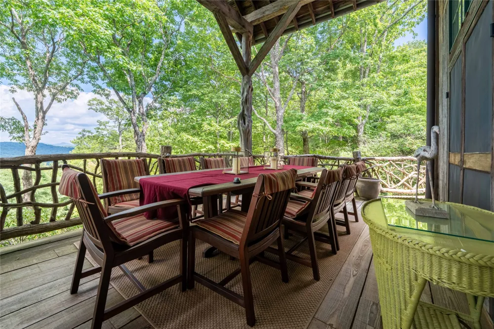 230 Toxaway Drive Lake Toxaway, NC 28747